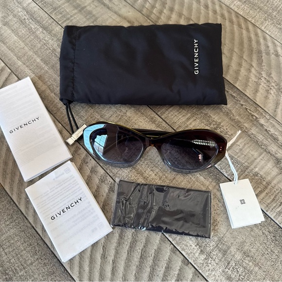 NWT GIVENCHY Gv Day Cat Eye Sunglasses 57mm - Brown
Denim - Picture 2 of 15